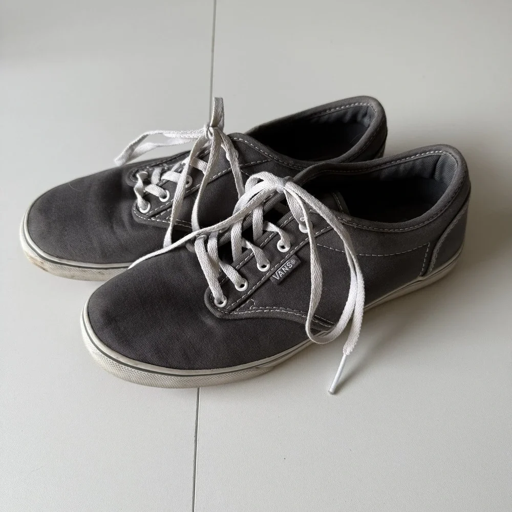 VANS Off the Wall Gray Lace-Up Sneakers,‎ Size 7.5 Women's
